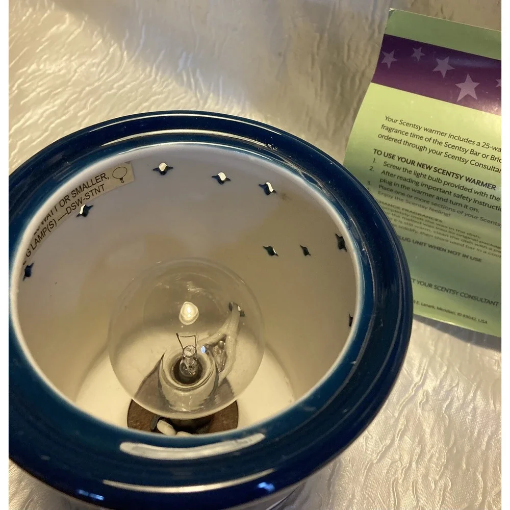 Scentsy SILENT NIGHT Nativity Full Size Wax Scent Warmer Retired Blue Extra Bulb
